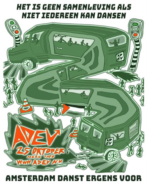 Kunstzinnige flyer met slingerende aan elkaar geregen bussen. Verder nog twee verkeerslichten, twee pylons en een Palestinavlag.

De tekst is: 'HET IS GEEN SAMENLEVING ALS NIET IEDEREEN KAN DANSEN', 'ADEV' en 'AMSTERDAM DANST ERGENS VOOR'.